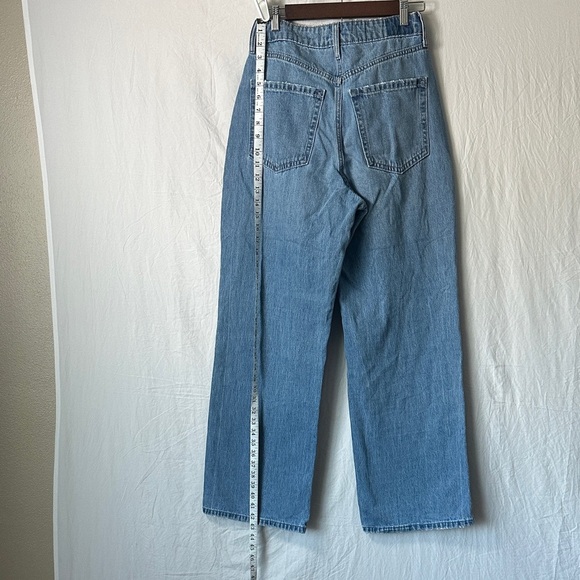 Hollister Curvy Ultra High-Rise Baggy Jeans - Picture 4 of 6